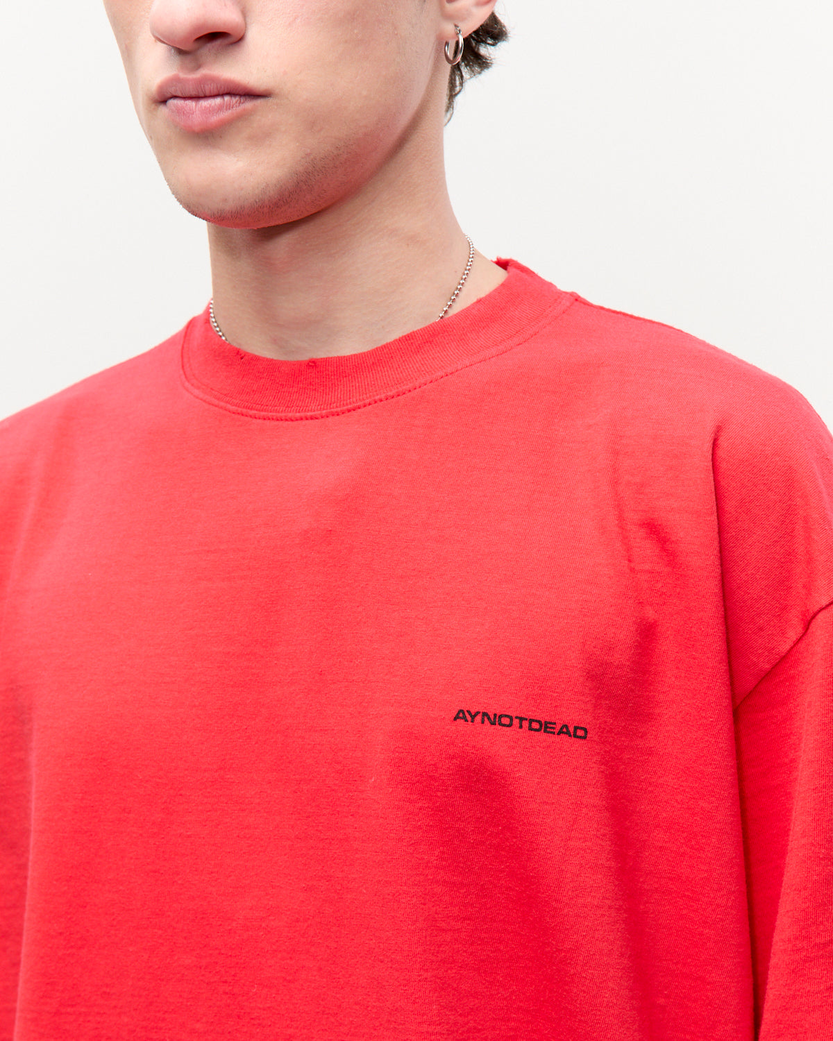 REMERA OVER GASTADA
