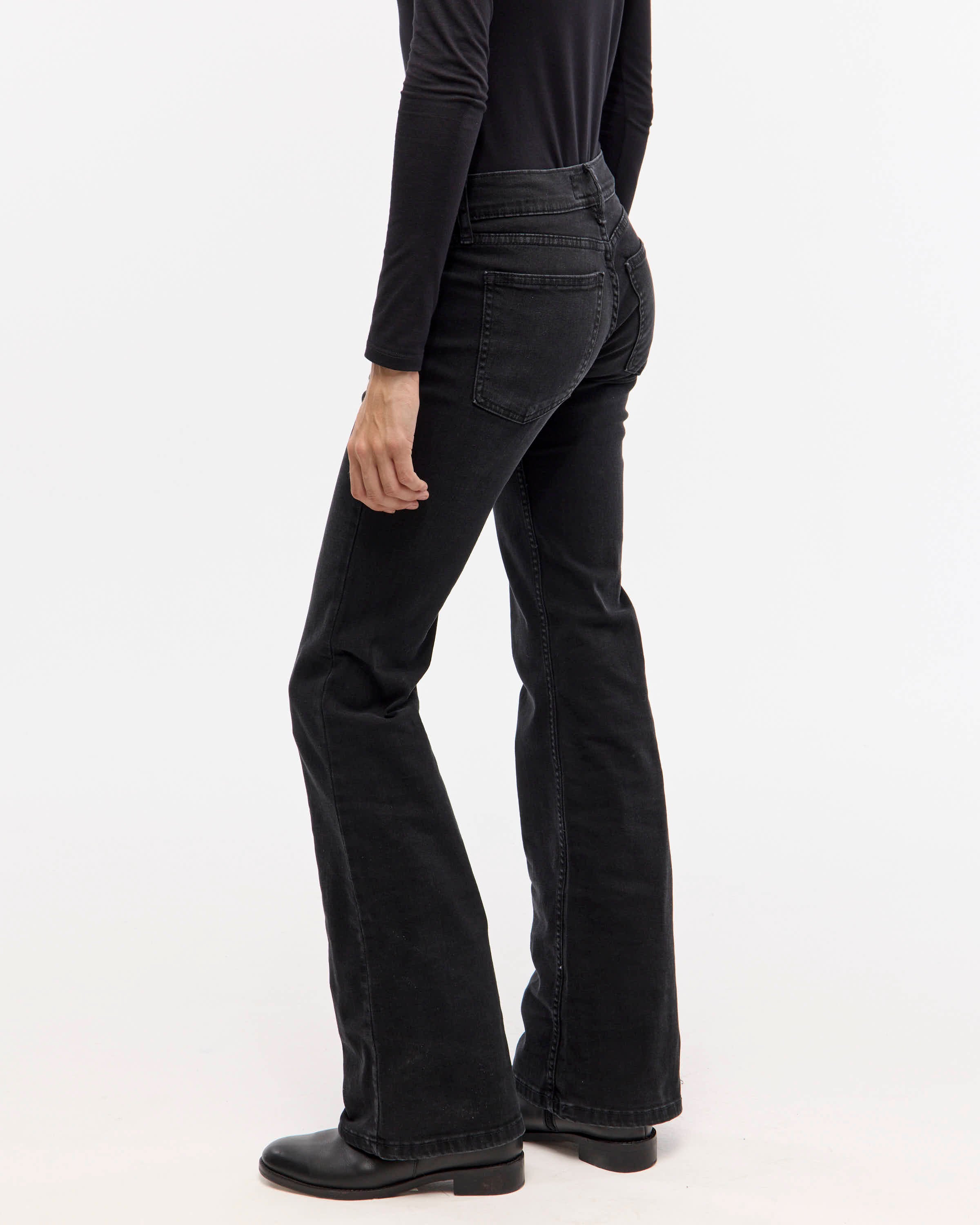 LOW BOOTCUT WORN BLACK