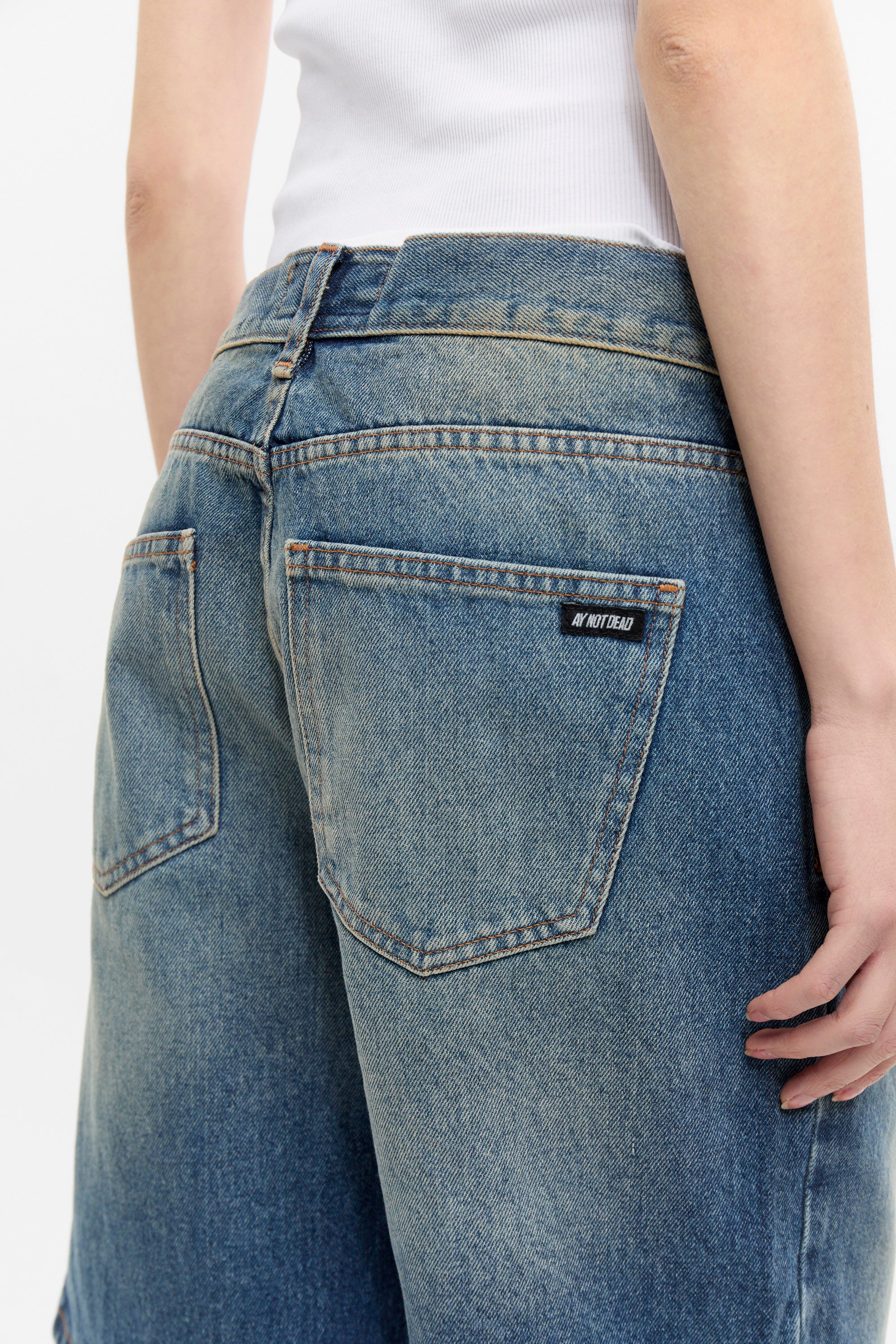 SHORT LOOSE WASHED BLUE