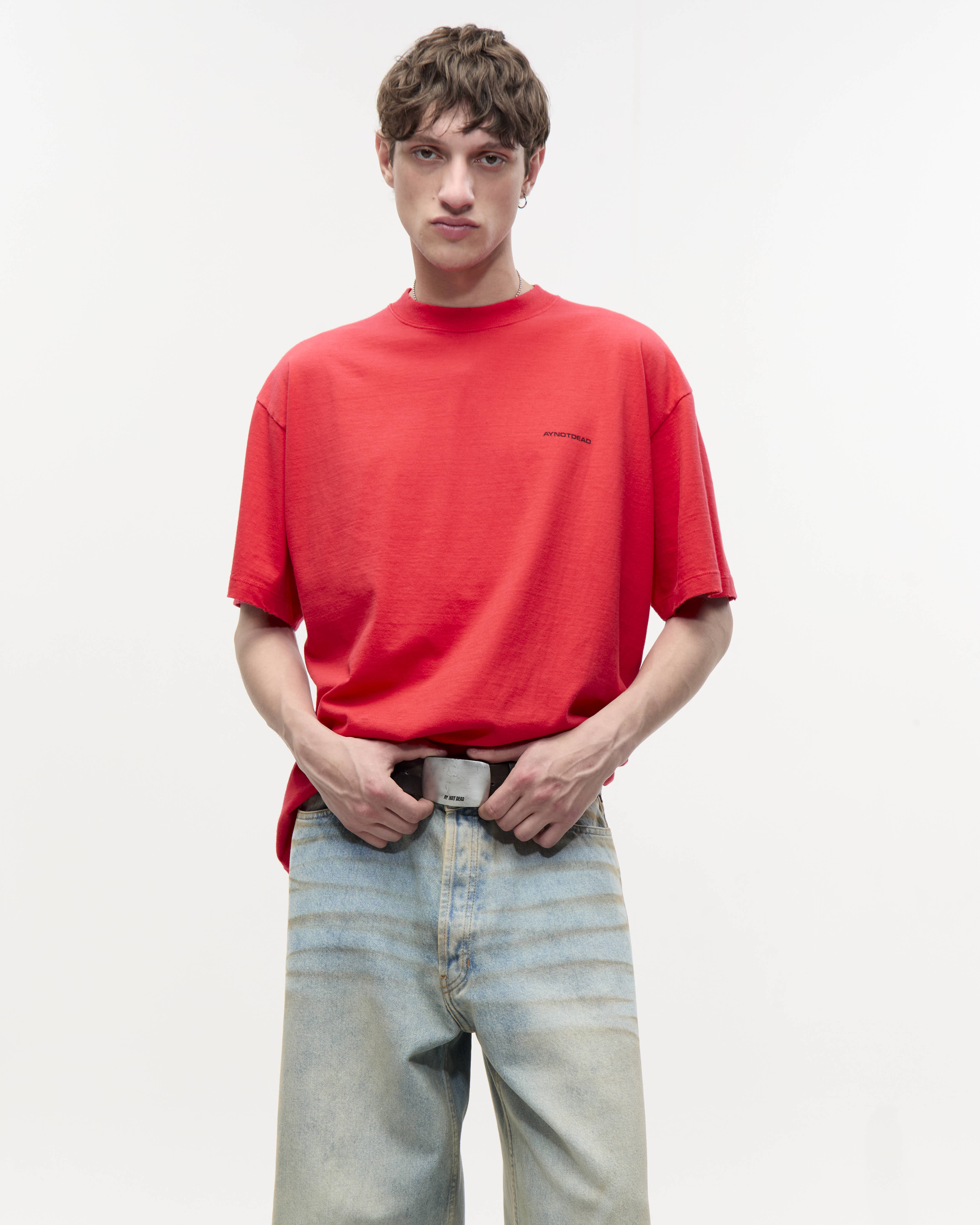 REMERA OVER GASTADA